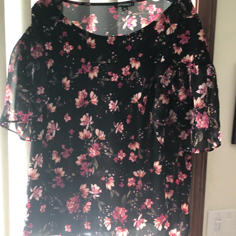 Beautiful black and flowered blouse